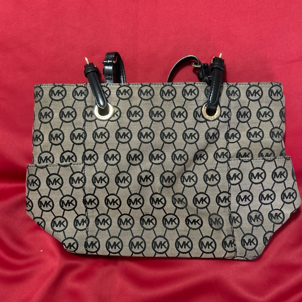Michael Kors tote - Picture 2 of 4